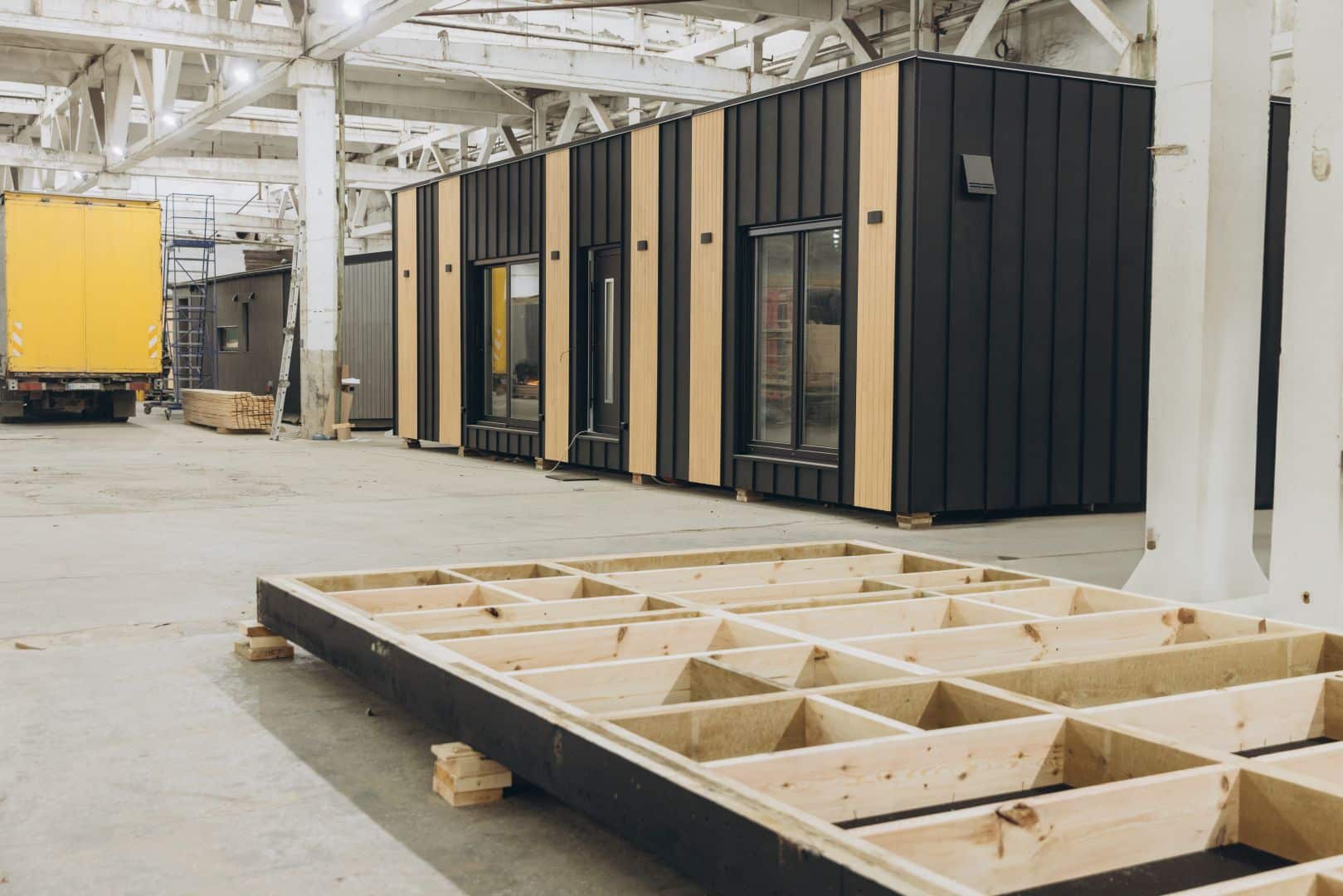 Construction management coordination for modular construction